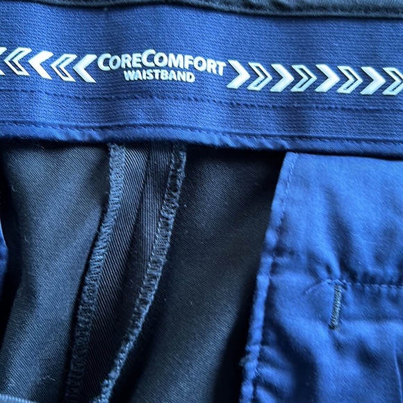 Roundtree and Yorke travel smart black men’s pants. - Picture 6 of 6